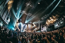 WEAVER「WEAVER 14th TOUR 2019『I'm Calling You～流星前夜～』」マイナビBLITZ赤坂公演の様子。（Photo by Yuto Fukada）