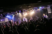 the quiet room「TOUR 2019“熱狂のゆくえと新しい日々のはじまり”」3月31日公演の様子。（撮影：中山優司）