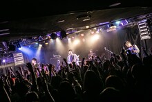 the quiet room「TOUR 2019“熱狂のゆくえと新しい日々のはじまり”」3月31日公演の様子。（撮影：中山優司）