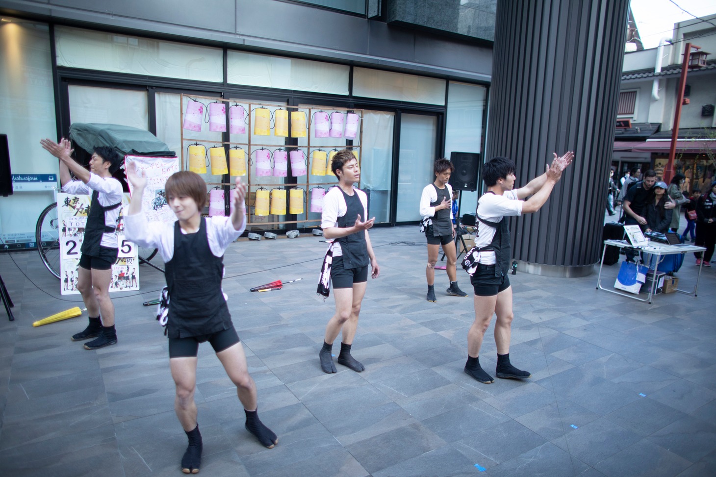 東京力車ストリートライブの様子。（撮影：三條康貴）