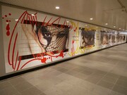 東急田園都市線渋谷駅B1F、2番出口付近に登場した「#BiSHアメトムチ」広告。