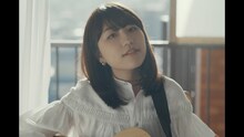 関取花「太陽の君に」MVのワンシーン。