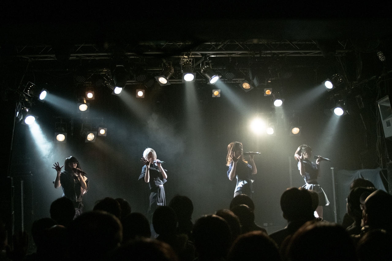 ブクガ急遽開催「Solitude BOX」ワンマン、新シングルの全曲披露