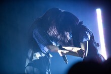 左から井上唯、矢川葵。