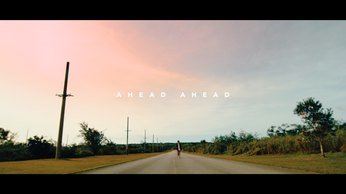 雨のパレード「Ahead Ahead」ミュージックビデオのワンシーン。