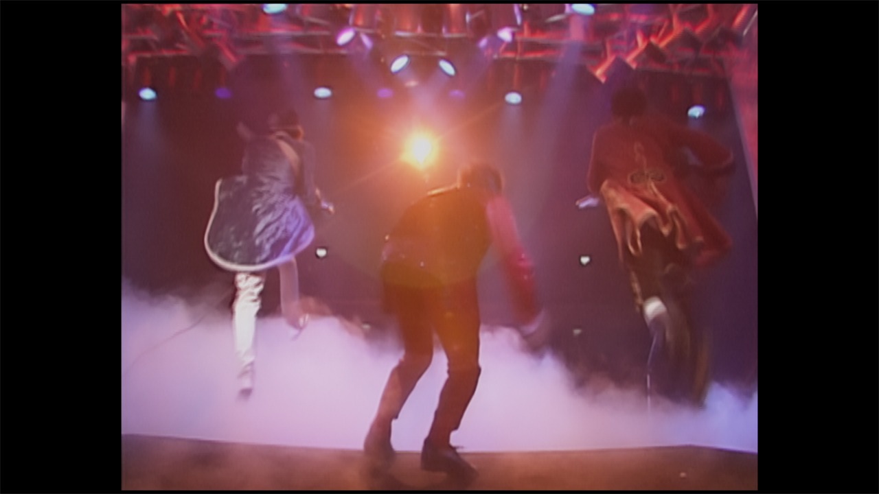 「DRAGON THE FESTIVAL TOUR featuring TM NETWORK 1985.10.31」のワンシーン。