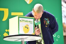 「どれも個性があっておいしいので選び難いですね……どうしよう」と悩む関口メンディー。