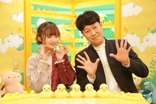 左から中井りか（NGT48）、小籔千豊。(c)フジテレビ