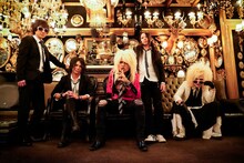 ZIGGY。中央が森重樹一（Vo）。