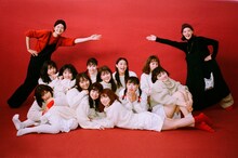 左から菊池亜希子、アンジュルム、蒼井優。（撮影：澤田健太）