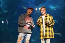 左から川畑要（CHEMISTRY）、大野雄大（Da-iCE）。