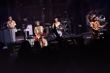 ユニコーン「ユニコーン100周年ツアー“百が如く”」埼玉・三郷市文化会館公演の様子。（撮影：三浦憲治）