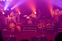 ユニコーン「ユニコーン100周年ツアー“百が如く”」埼玉・三郷市文化会館公演の様子。（撮影：三浦憲治）