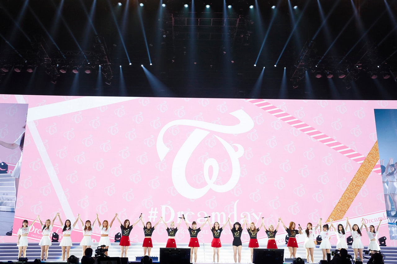 TWICE DOME TOUR 2019 