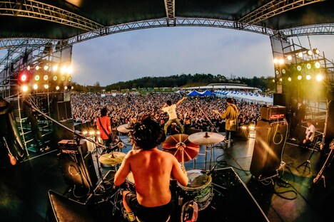 ハルカミライのパフォーマンスの様子。（撮影：日吉“JP”純平）