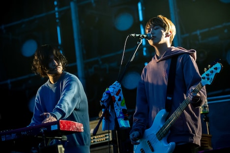 左から芹澤“REMI”優真（Key / SPECIAL OTHERS）、GEN（B, Vo / 04 Limited Sazabys）。（撮影：ヤオタケシ）