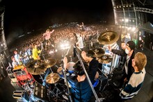 04 Limited Sazabysのパフォーマンスの様子。（撮影：ヤオタケシ）