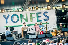 SPECIAL OTHERSとGEN（B, Vo / 04 Limited Sazabys）のコラボパフォーマンスの様子。（撮影：ヤオタケシ）