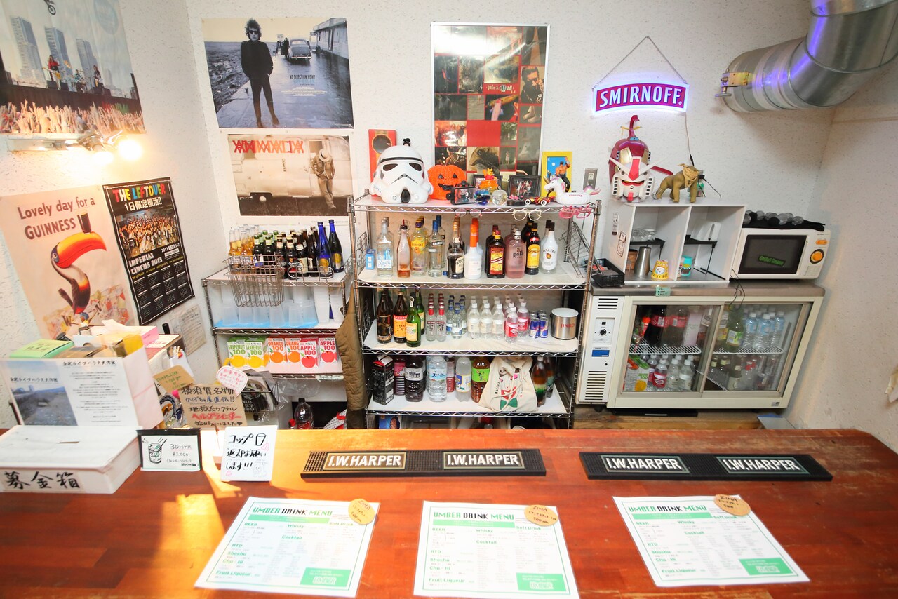Shizuoka UMBERのドリンクカウンター。
