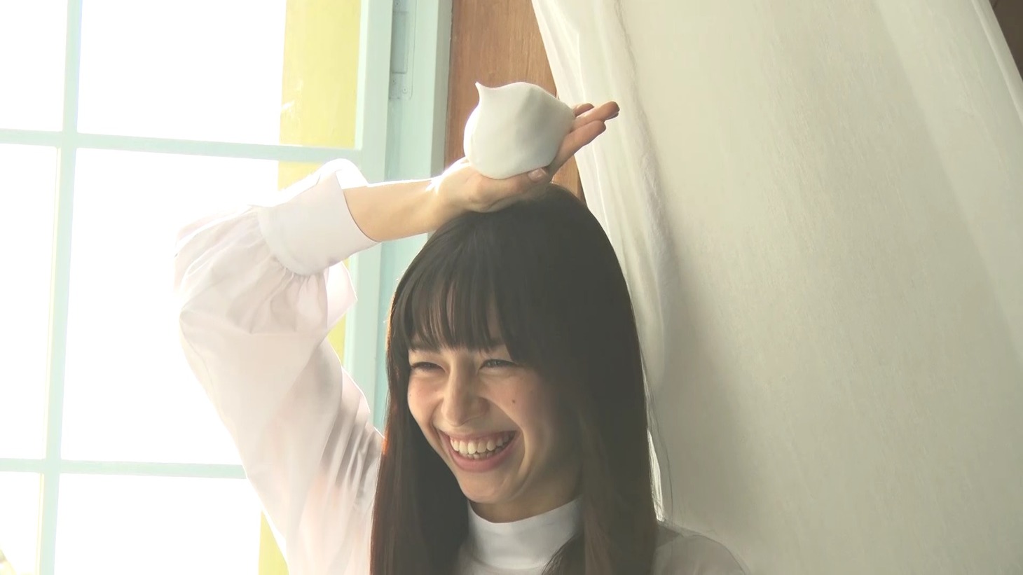「PYUAN」CMメイキングのワンシーン。