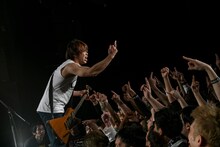 TAKA（Vo, G / BURL）（Photo by Teppei Kishida）