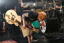 横山健（Vo, G / Ken Yokoyama）（Photo by Teppei Kishida）