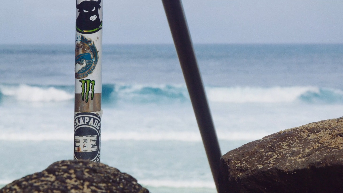「KOHH × MONSTER PIPELINE PUNCH MOVIE Short ver」より。