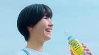 「キリンレモン」新CM「風を切れたら篇」のワンシーン。