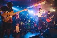 「トクヒサレナ FIRST LIVE～1st Mini Album『FOR YOU』Release Live～」の様子。（撮影：コムラマイ）