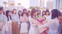 HKT48「いつだってそばにいる」ミュージックビデオのワンシーン。(c)AKS