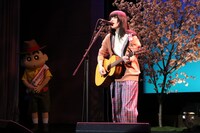 「ハルノヒ」を歌うあいみょん。