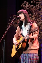 「ハルノヒ」を歌うあいみょん。