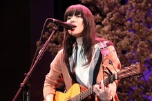 「ハルノヒ」を歌うあいみょん。