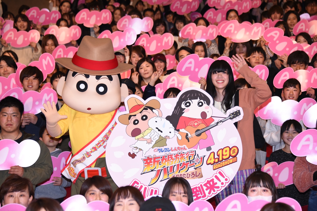 左から野原しんのすけ、あいみょん。