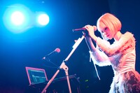 「ロイ-RoE- presents 2nd ONEMANSHOW at CIRCUS -飛行*-」の様子。（撮影：釘野孝宏）