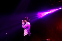 センラ（撮影：小松陽祐［ODD JOB］、加藤千絵［CAPS］）