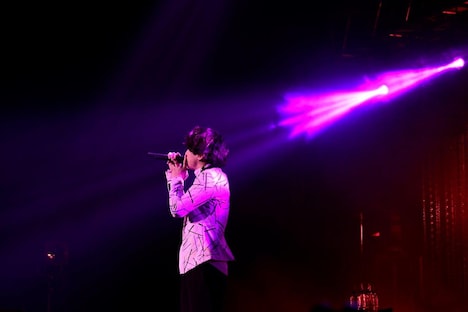 センラ（撮影：小松陽祐［ODD JOB］、加藤千絵［CAPS］）