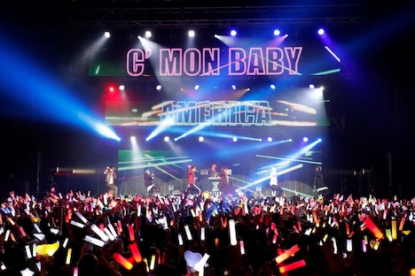 「U.S.A.」歌唱時の様子。（撮影：小松陽祐［ODD JOB］、加藤千絵［CAPS］）