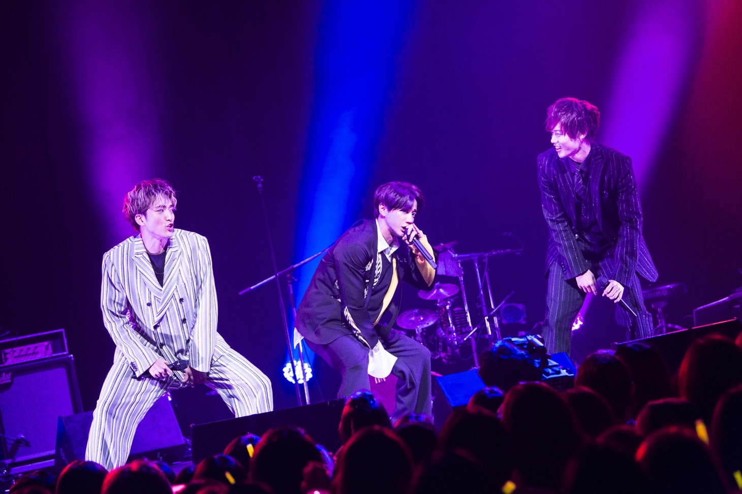 左から佐々木和也、JUN、手島章斗。