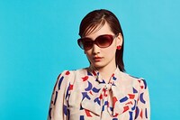 「BIG SHAPE」を着用する佐藤千亜妃。