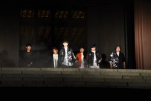 UVERworldの登場シーン。