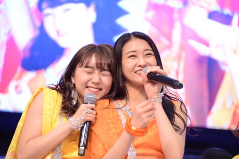 左から室田瑞希、和田彩花。