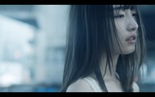 内田珠鈴「nude」MVのワンシーン。