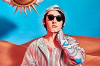 「2019 TREND」を着用するビッケブランカ。