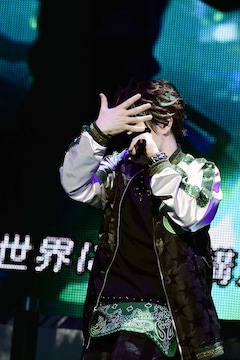 浦島坂田船 殺陣や相撲でcrew沸かせた春ツアー両国ファイナル 俺を泣かせるとは ライブレポート 写真15枚 音楽ナタリー