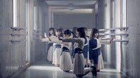 ラストアイドル「大人サバイバー」ミュージックビデオのワンシーン。