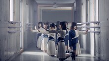 ラストアイドル「大人サバイバー」ミュージックビデオのワンシーン。