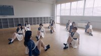 ラストアイドル「大人サバイバー」ミュージックビデオのワンシーン。