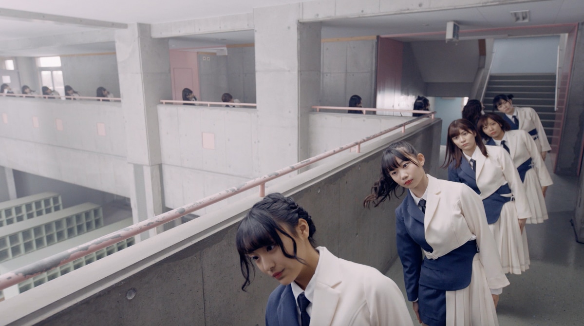 ラストアイドル「大人サバイバー」ミュージックビデオのワンシーン。