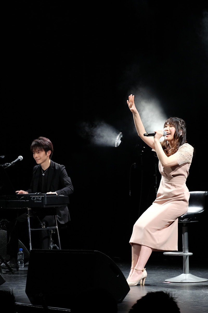 安野希世乃「安野家。家族の団らんvol.1 ～もち撒きだよ！全員集合！～」の様子。